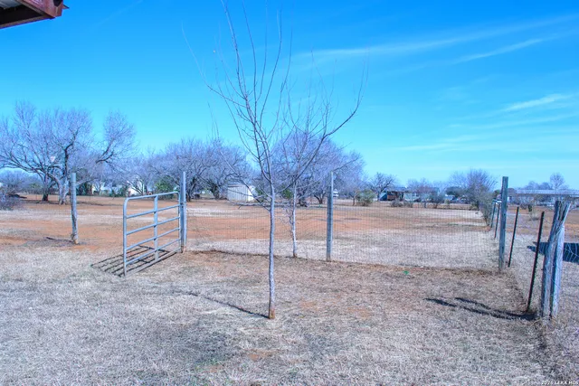 $260,000 | 290 Crestfield Drive, Pleasanton, TX 78064