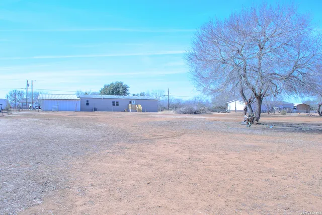 $260,000 | 290 Crestfield Drive, Pleasanton, TX 78064