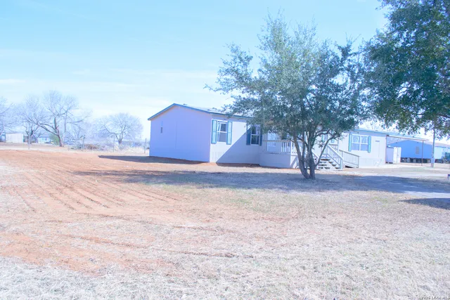 $260,000 | 290 Crestfield Drive, Pleasanton, TX 78064