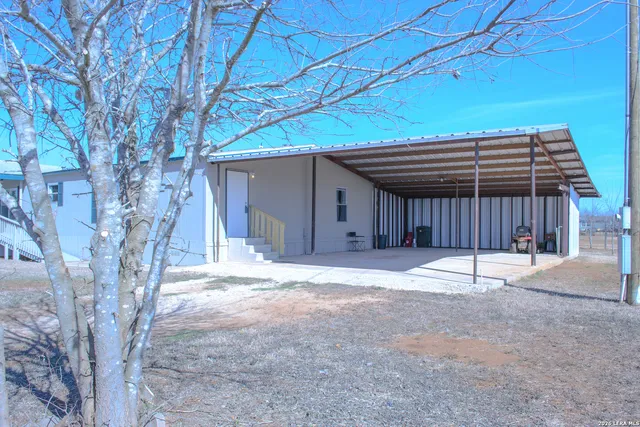 $260,000 | 290 Crestfield Drive, Pleasanton, TX 78064