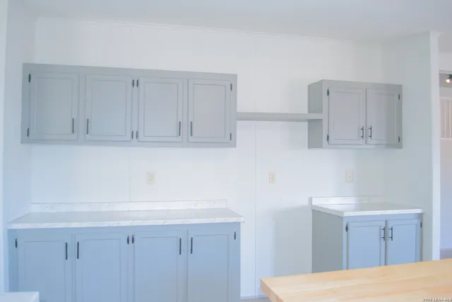 $260,000 | 290 Crestfield Drive, Pleasanton, TX 78064