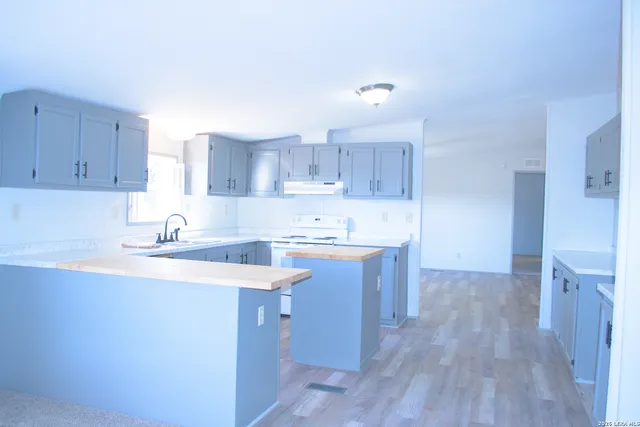 $260,000 | 290 Crestfield Drive, Pleasanton, TX 78064