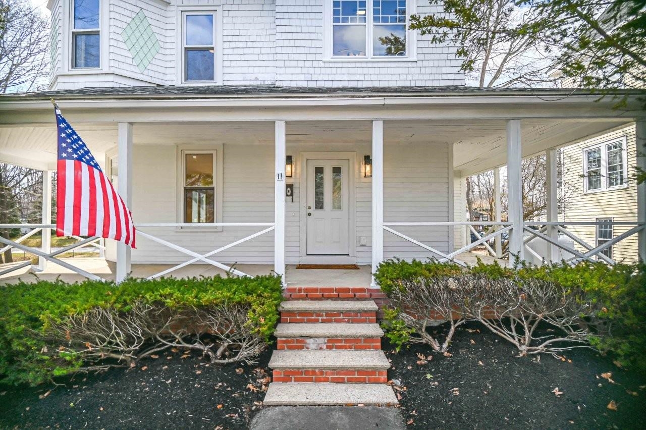 11 Rogers Road Kittery, ME 03904 - Photo 2 of 50