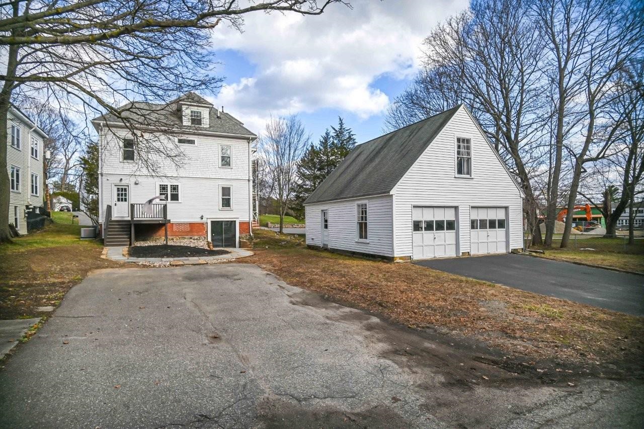 11 Rogers Road Kittery, ME 03904 - Photo 3 of 50