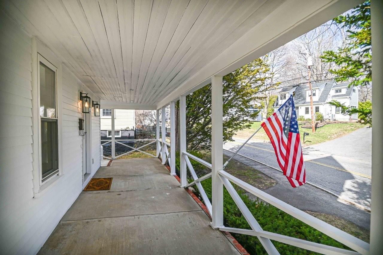 11 Rogers Road Kittery, ME 03904 - Photo 4 of 50