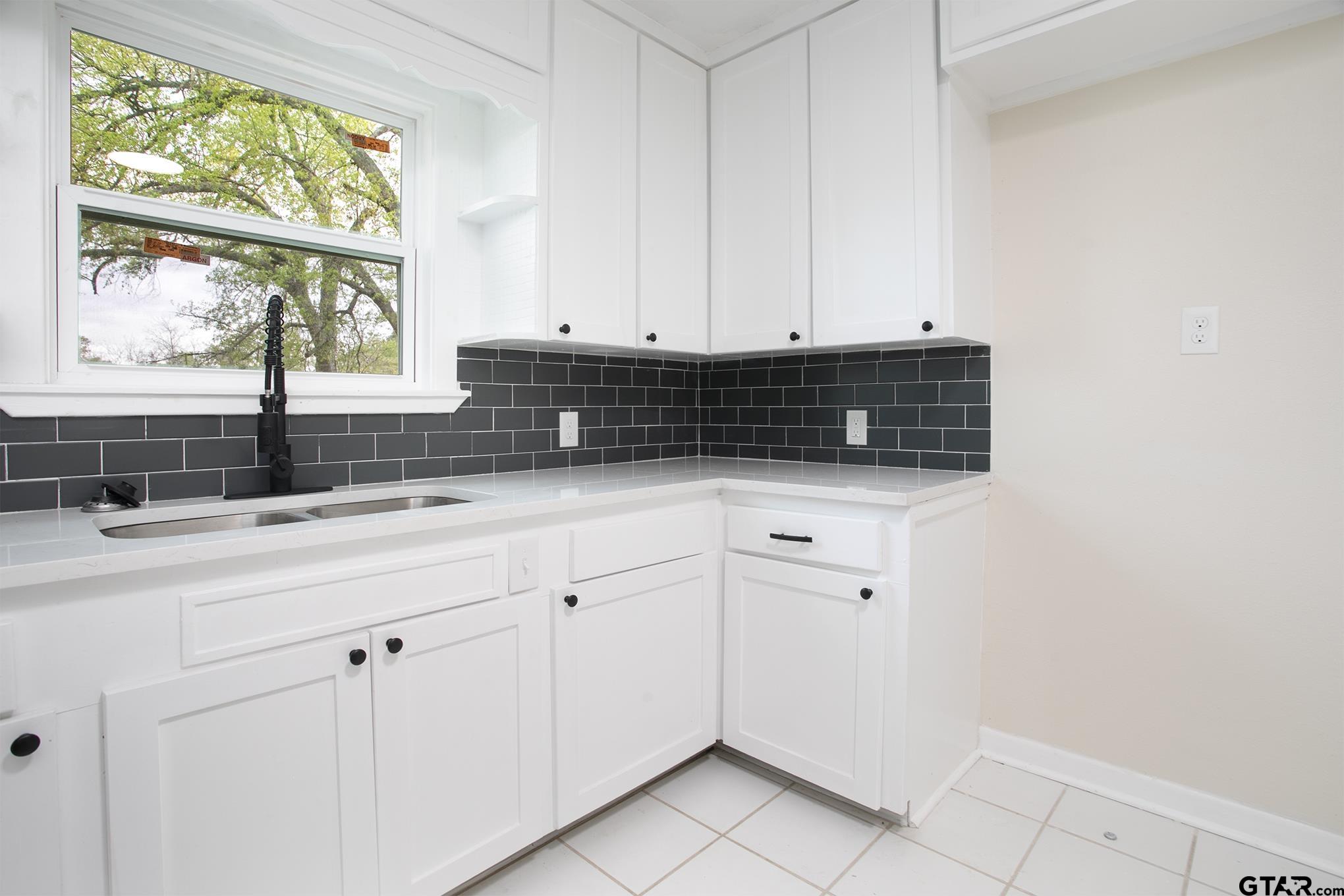 2007 Lee Street Tyler, TX 75702 - Photo 6 of 32