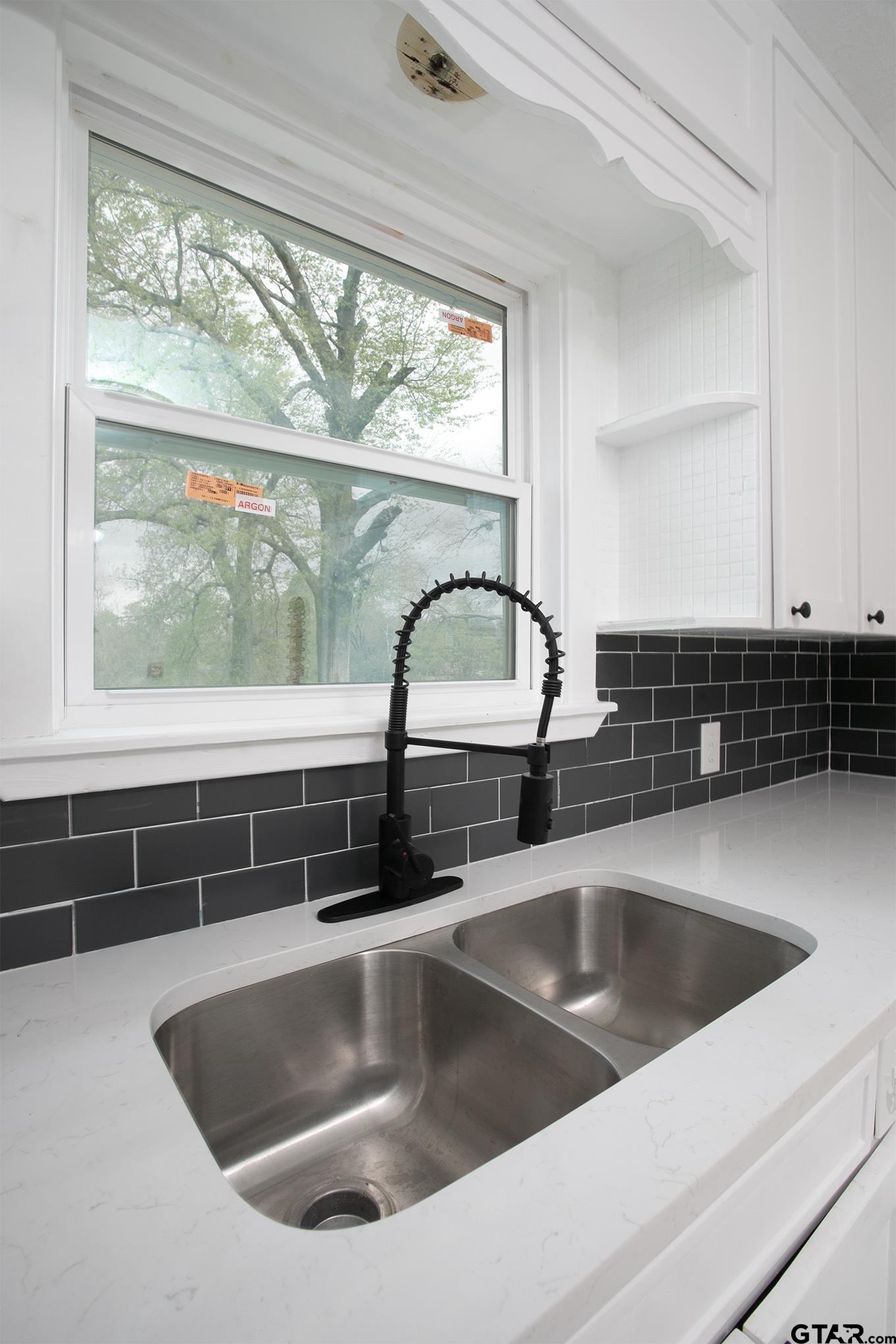 2007 Lee Street Tyler, TX 75702 - Photo 7 of 32