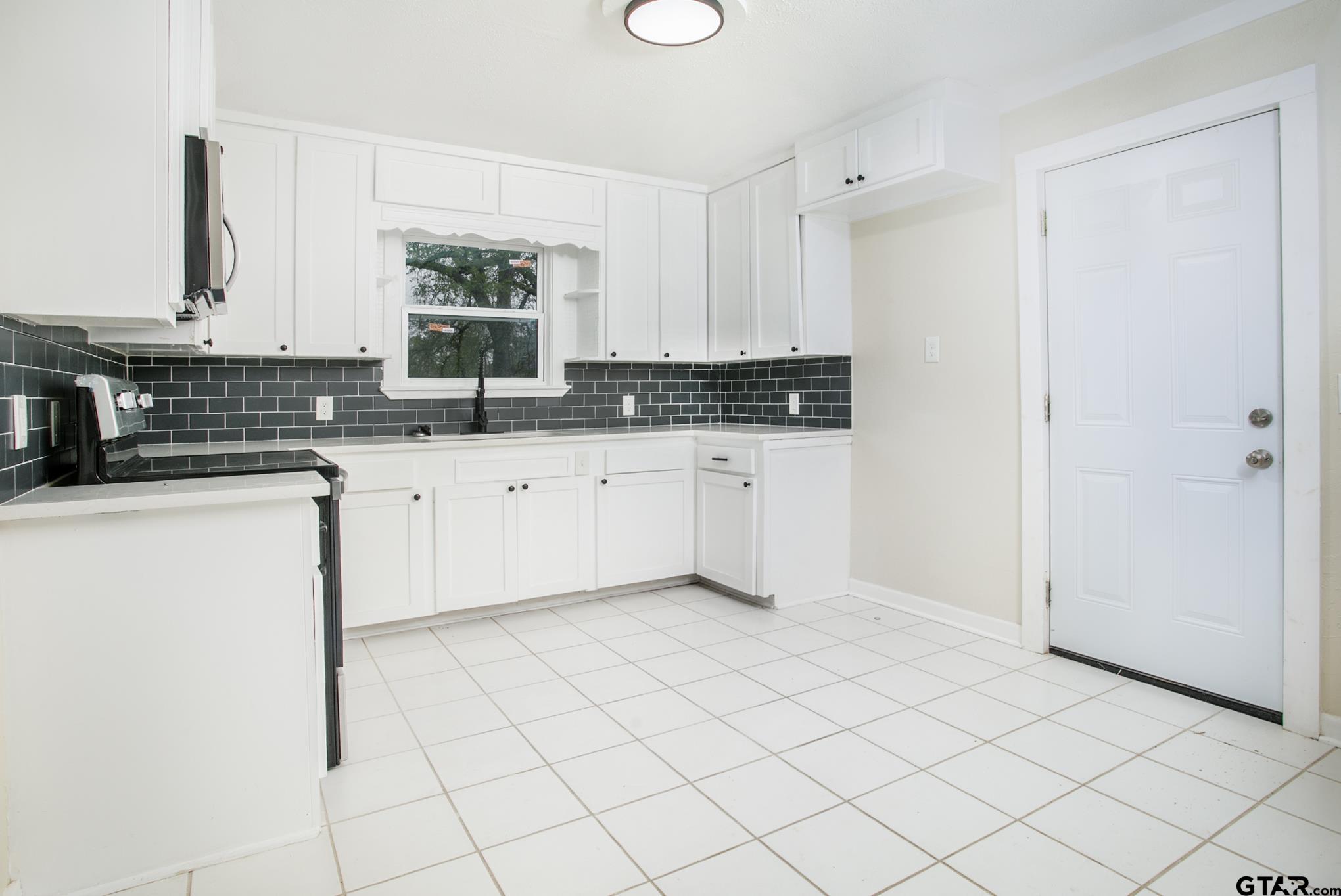 2007 Lee Street Tyler, TX 75702 - Photo 8 of 32