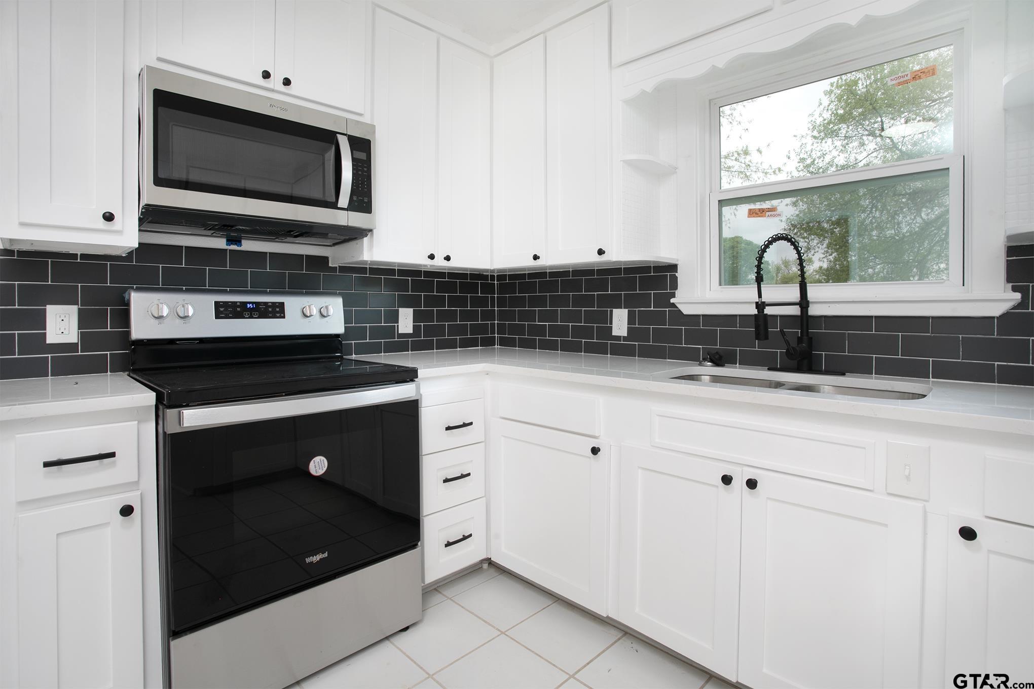 2007 Lee Street Tyler, TX 75702 - Photo 9 of 32