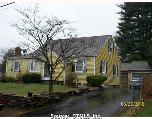 a view of a yard in front of a house