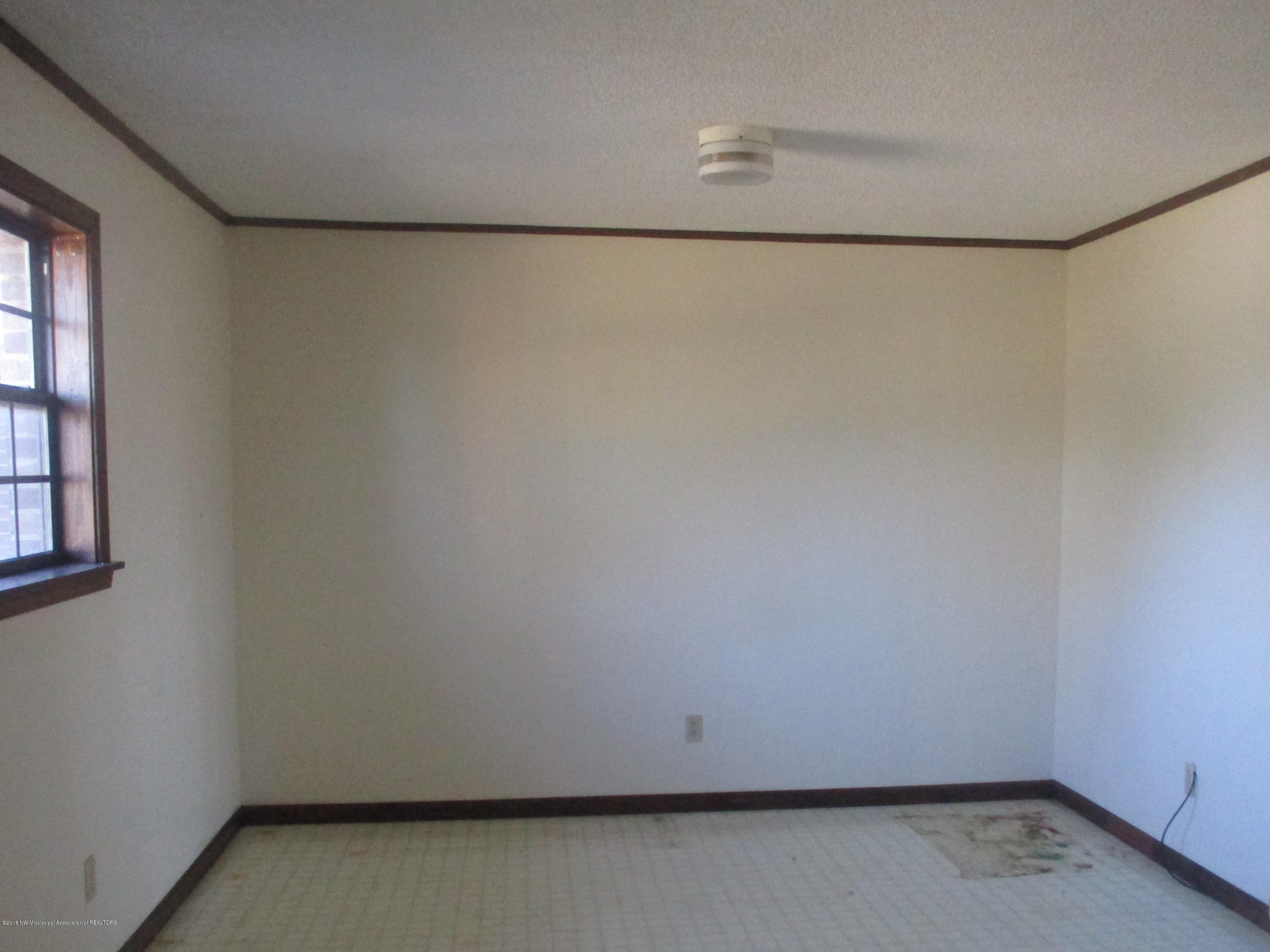 502 Homer Crawford Road Coldwater, MS 38618 - Photo 10 of 14 dining