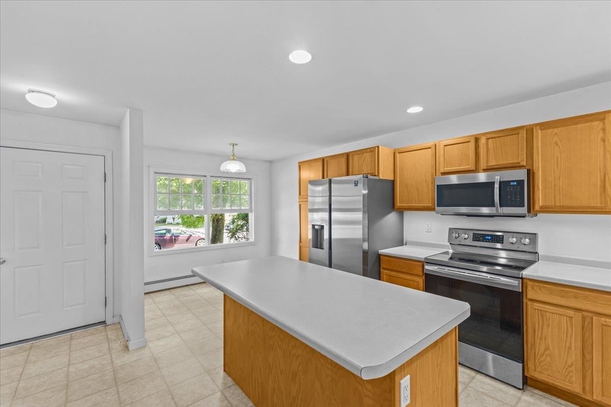 83 Chelsea Place Williston, VT 05495 - Photo 3 of 35