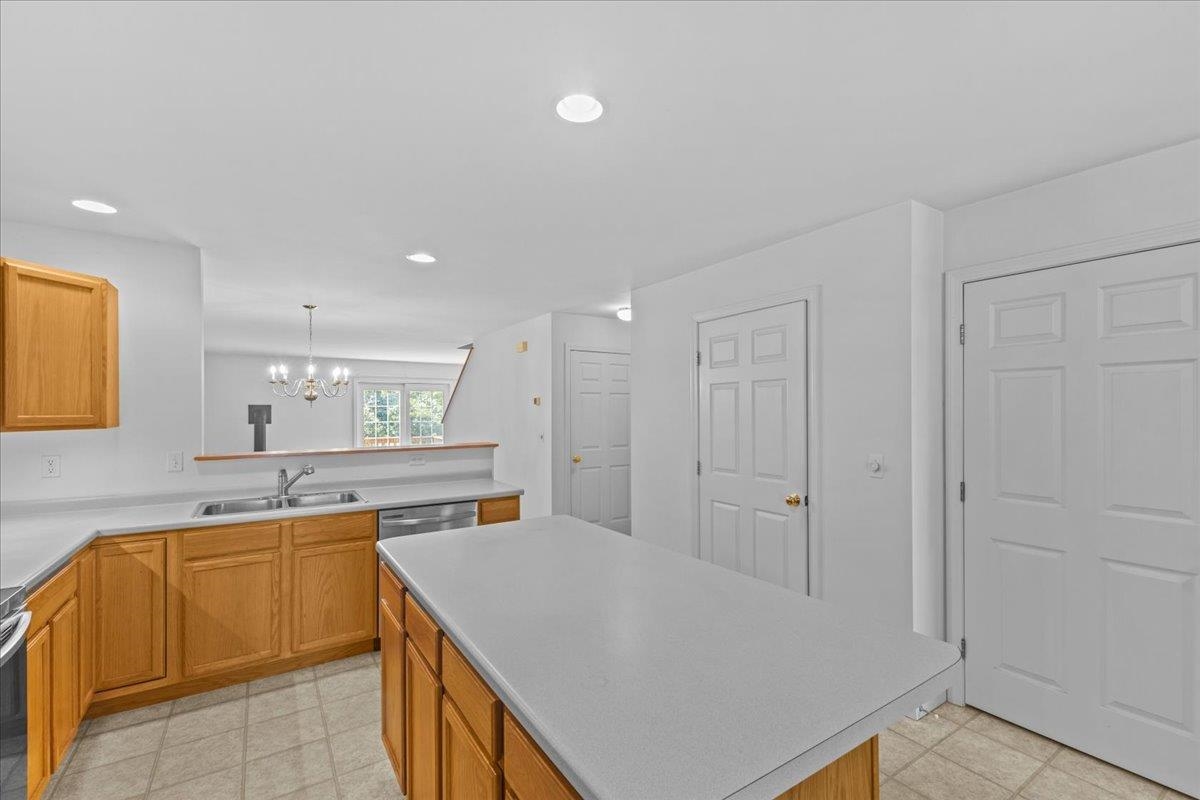 83 Chelsea Place Williston, VT 05495 - Photo 5 of 35