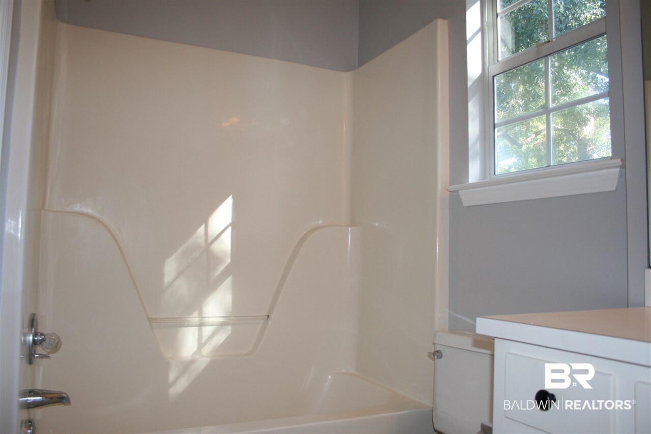 102 Meadow Wood Loop Daphne, AL 36526 - Photo 25 of 33 Upstairs Full Bath