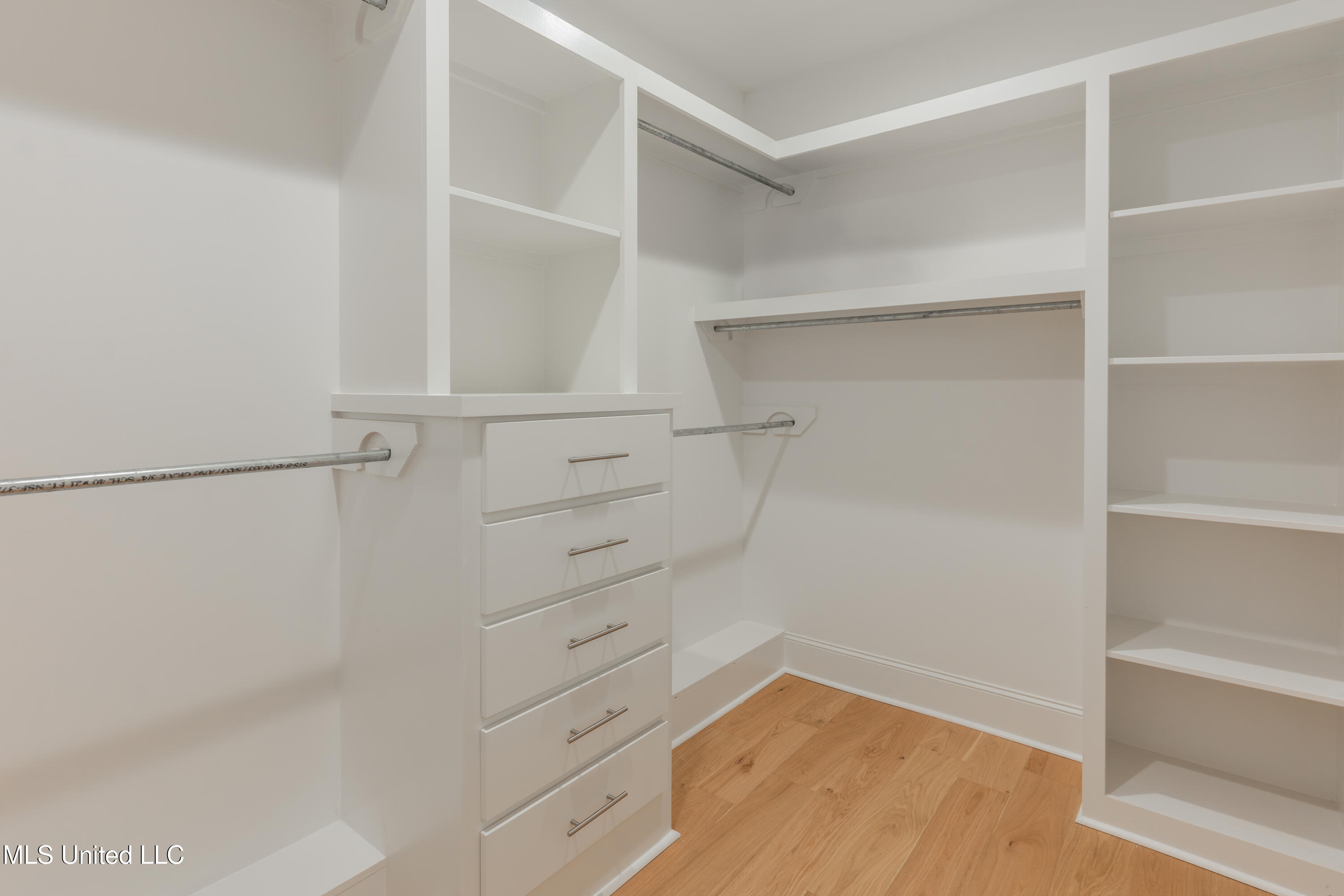 110 Trace Pointe Place Clinton, MS 39056 - Photo 29 of 46 42-PrimaryCloset(2)