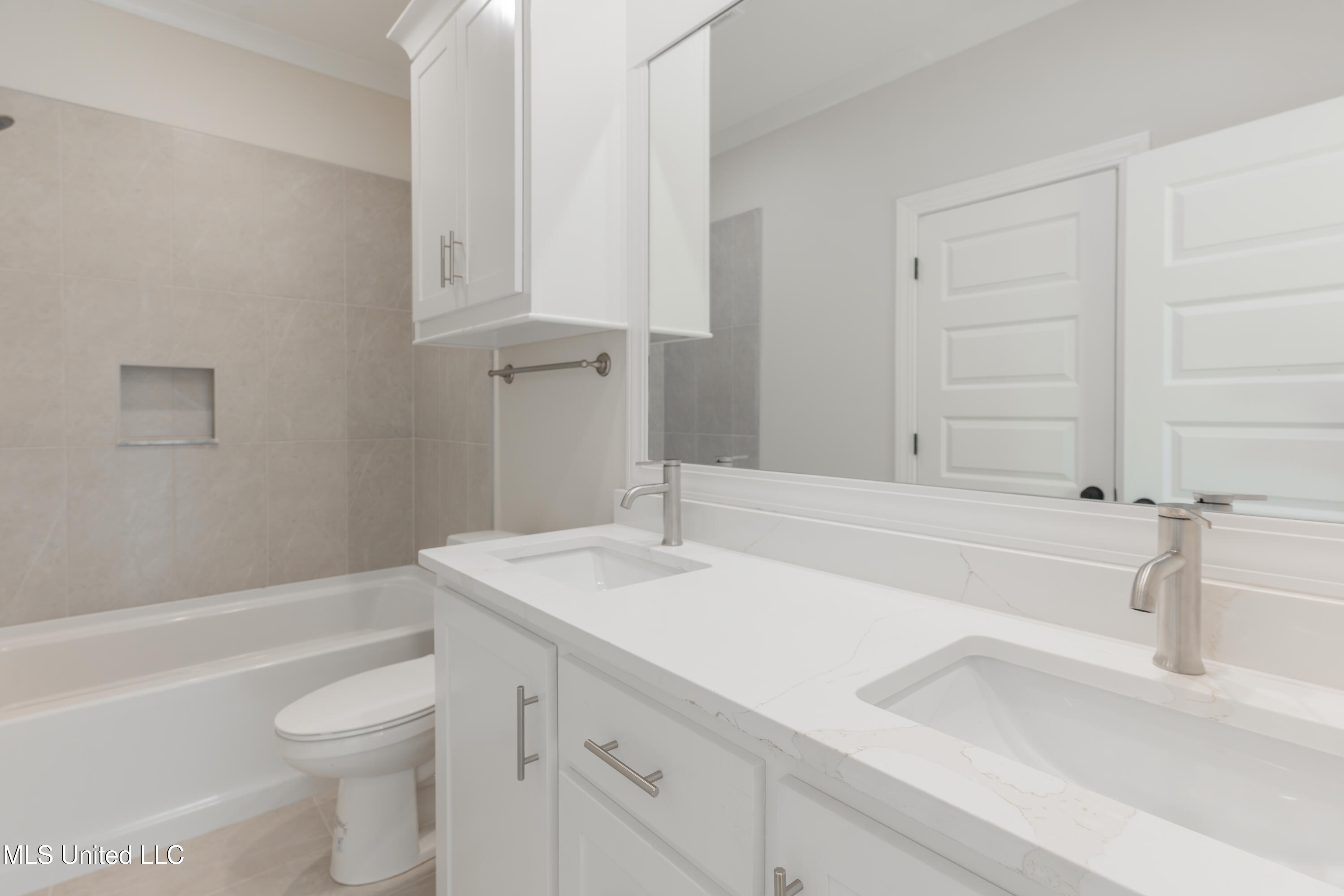 110 Trace Pointe Place Clinton, MS 39056 - Photo 36 of 46 57-JackandJillBathroom