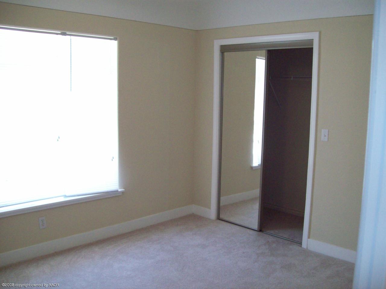 3711 South Polk Street Amarillo, TX 79110 - Photo 19 of 20 an empty room with a window