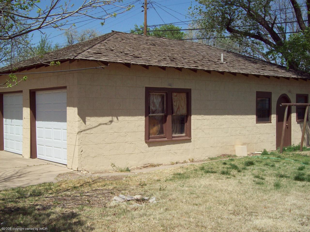 3711 South Polk Street Amarillo, TX 79110 - Photo 5 of 20 a house with a yard