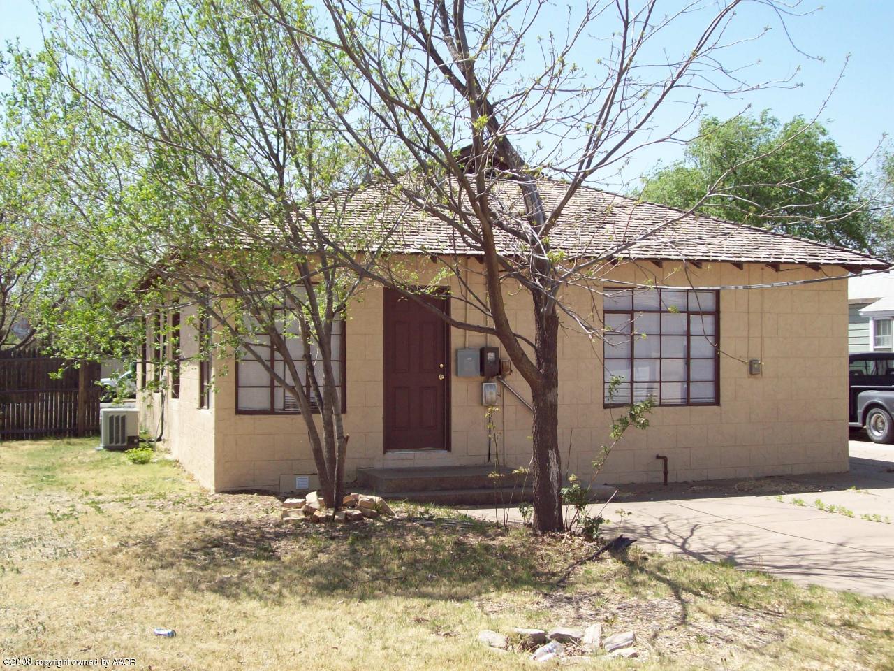3711 South Polk Street Amarillo, TX 79110 - Photo 6 of 20 a backyard of a house