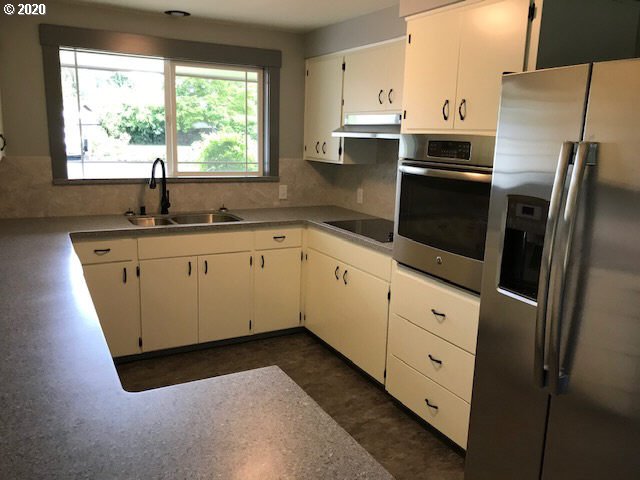 2558 34th Street Springfield, OR 97477 - Photo 11 of 32