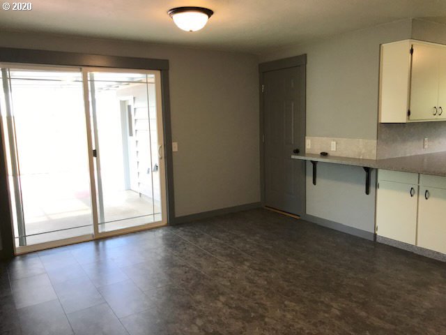 2558 34th Street Springfield, OR 97477 - Photo 12 of 32