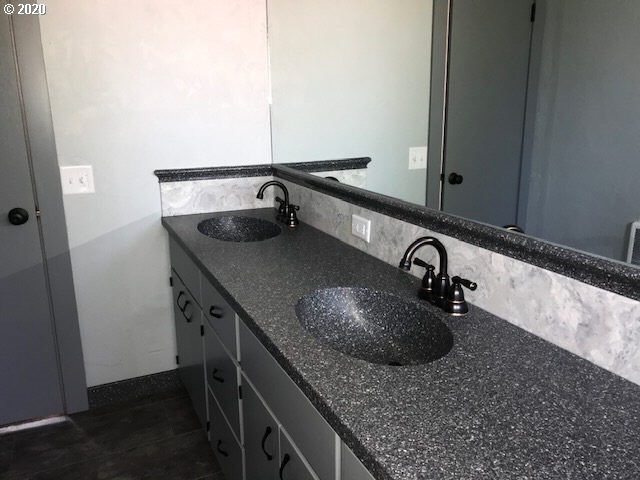 2558 34th Street Springfield, OR 97477 - Photo 17 of 32