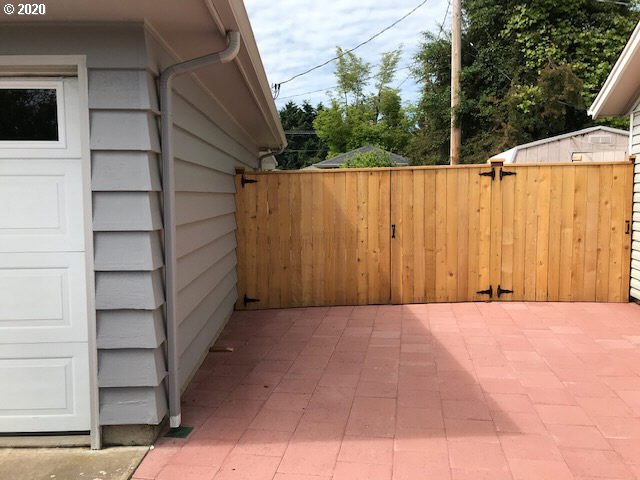 2558 34th Street Springfield, OR 97477 - Photo 3 of 32