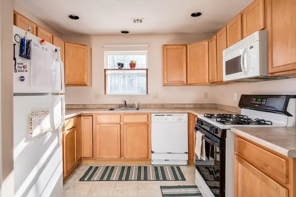 $242,500 | 15 Tampa Drive, Unit B, Rochester, NH 03867