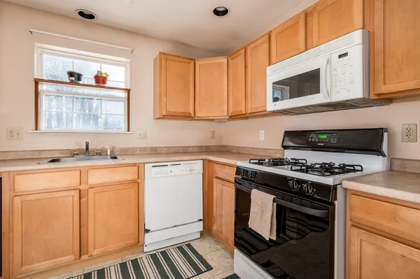 $242,500 | 15 Tampa Drive, Unit B, Rochester, NH 03867