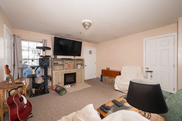 $242,500 | 15 Tampa Drive, Unit B, Rochester, NH 03867