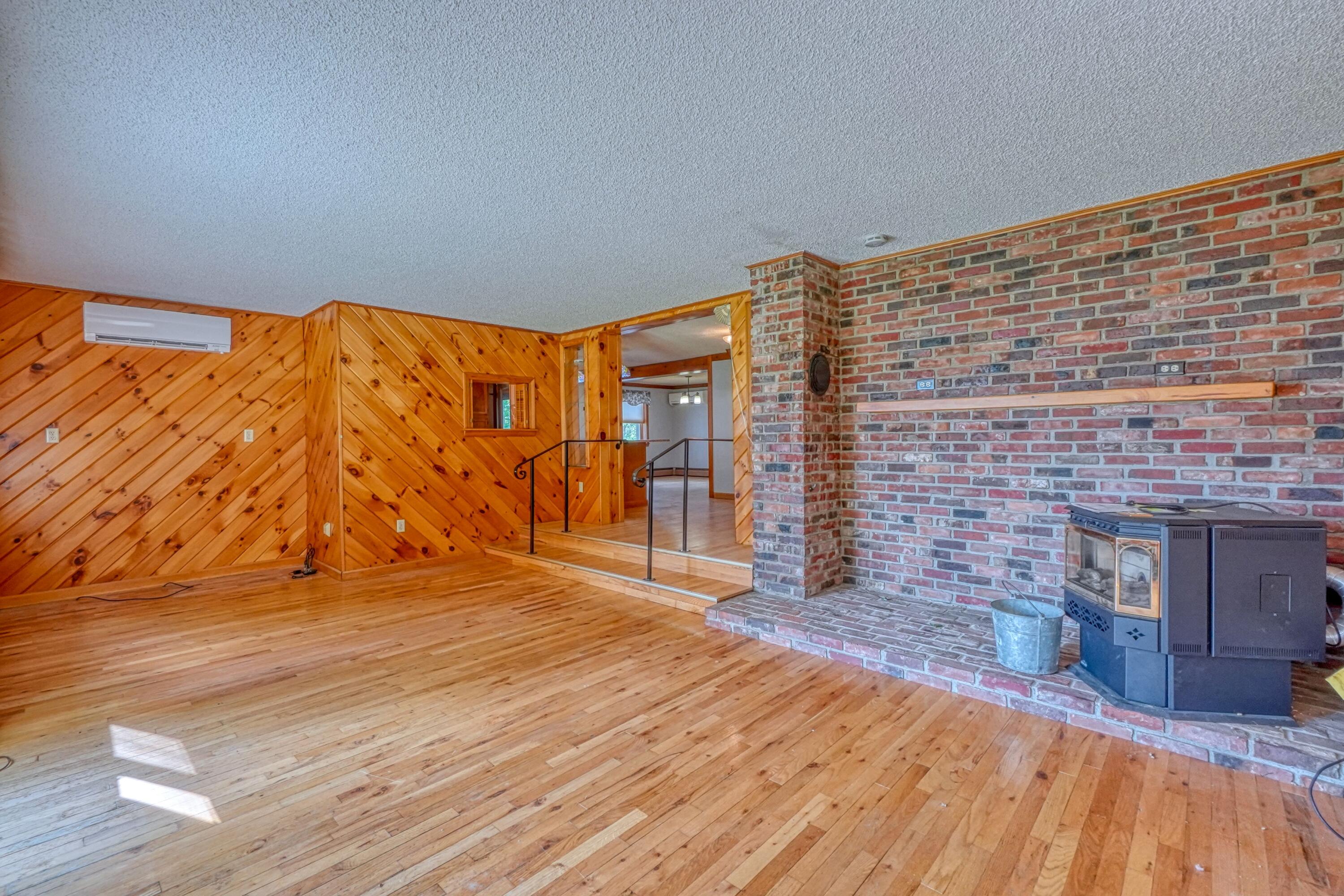 28 Belgrade Road Oakland, ME 04963 - Photo 21 of 63 Livingroom
