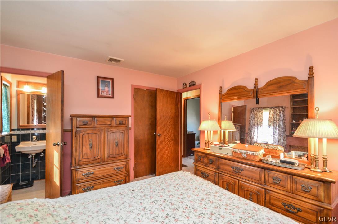1956 Woodbury Road Bethlehem, PA 18017 - Photo 12 of 25 Gallery Image 12