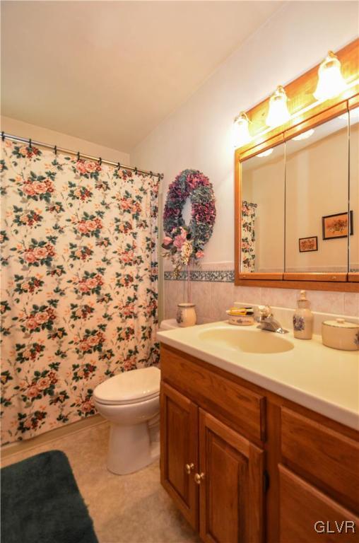 1956 Woodbury Road Bethlehem, PA 18017 - Photo 18 of 25 Gallery Image 18