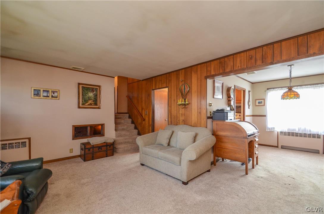 1956 Woodbury Road Bethlehem, PA 18017 - Photo 3 of 25 Gallery Image 3