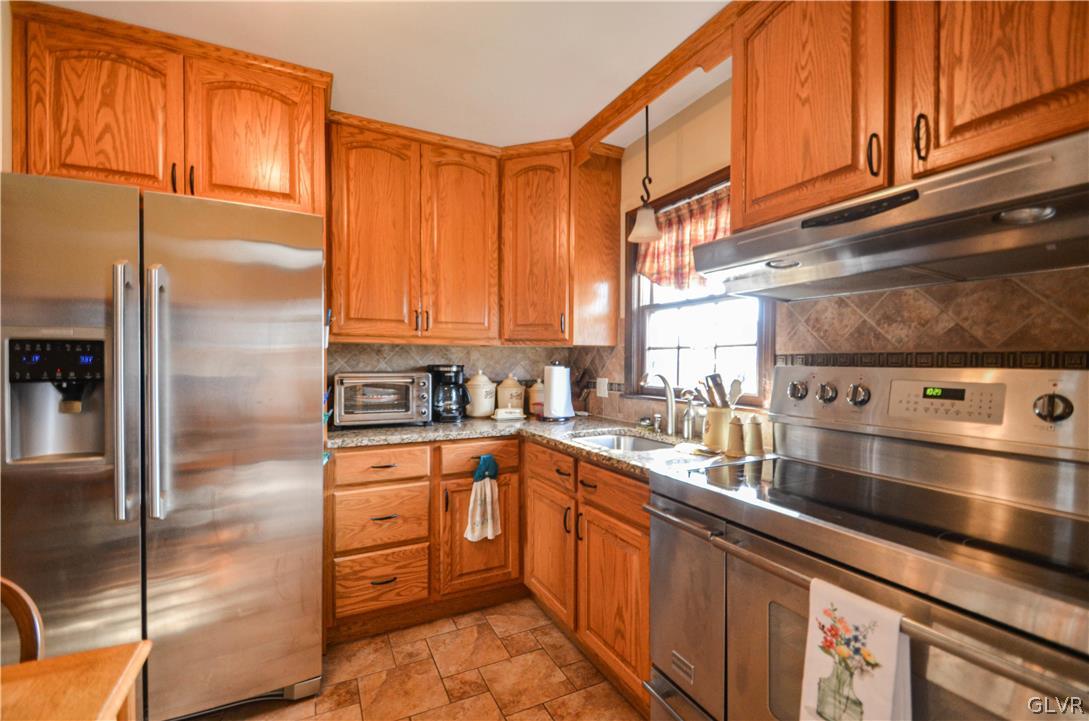 1956 Woodbury Road Bethlehem, PA 18017 - Photo 6 of 25 Gallery Image 6