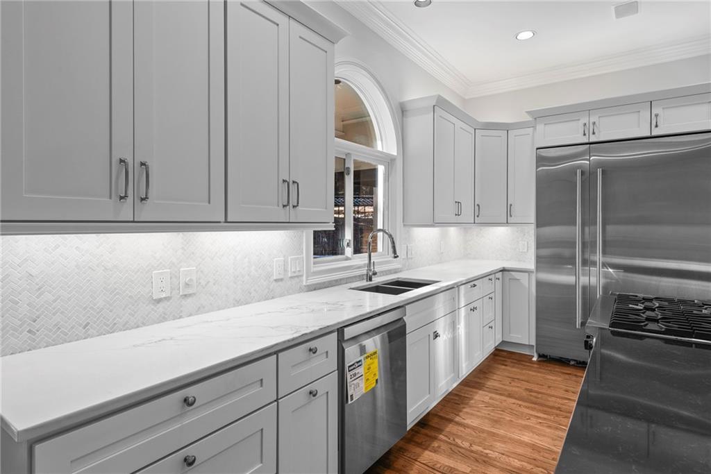 520 Chestnut Rose Lane Sandy Springs, GA 30327 - Photo 22 of 94 a kitchen with a sink and cabinets
