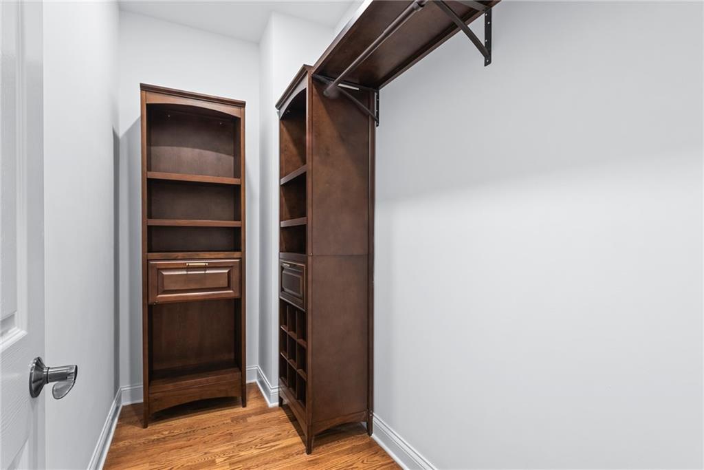 520 Chestnut Rose Lane Sandy Springs, GA 30327 - Photo 46 of 94 a view of walk in closet