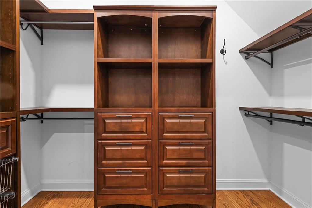 520 Chestnut Rose Lane Sandy Springs, GA 30327 - Photo 47 of 94 a view of walk in closet