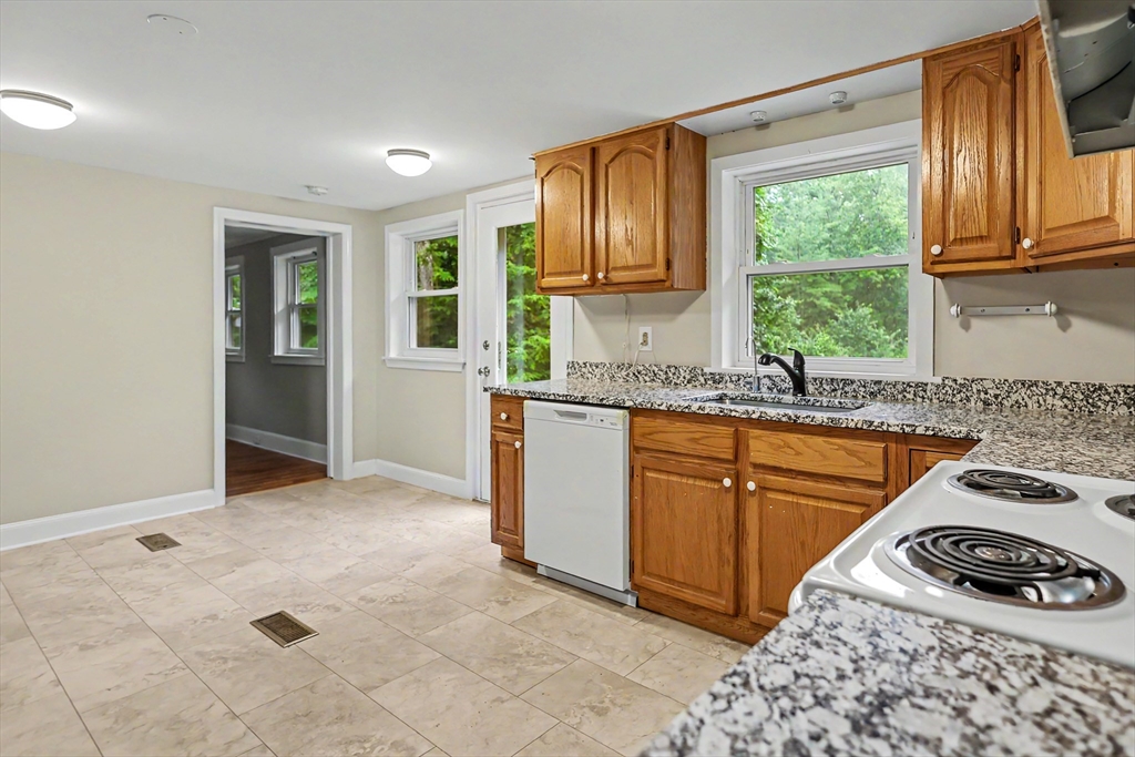 197 River Road Andover, MA 01810 - Photo 10 of 22
