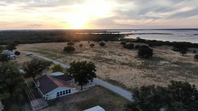 $239,000 | 208 North Shore Drive, Brady, TX 76825