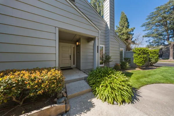 $499,999 | 2860 Sherwood Avenue, Unit B, Modesto, CA 95350