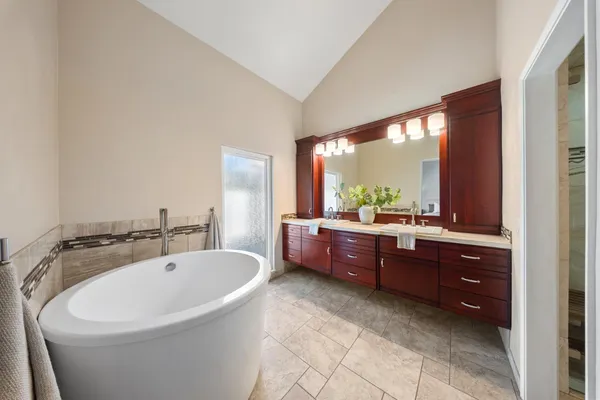 $499,999 | 2860 Sherwood Avenue, Unit B, Modesto, CA 95350