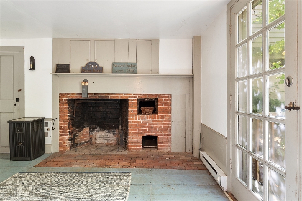 17 Maple Street Sterling, MA 01564 - Photo 41 of 42 a view of a livingroom with kitchen and furniture