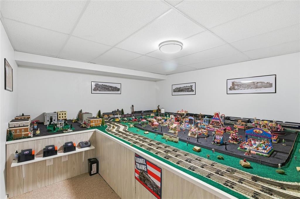 120 Crestview Manor Monongahela, PA 15063 - Photo 31 of 39 a room with lots of different kinds of flowers