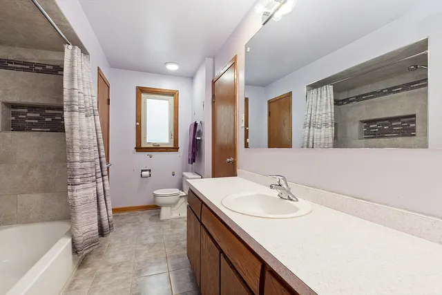 $353,900 | 10657 Laramie Avenue, Oak Lawn, IL 60453