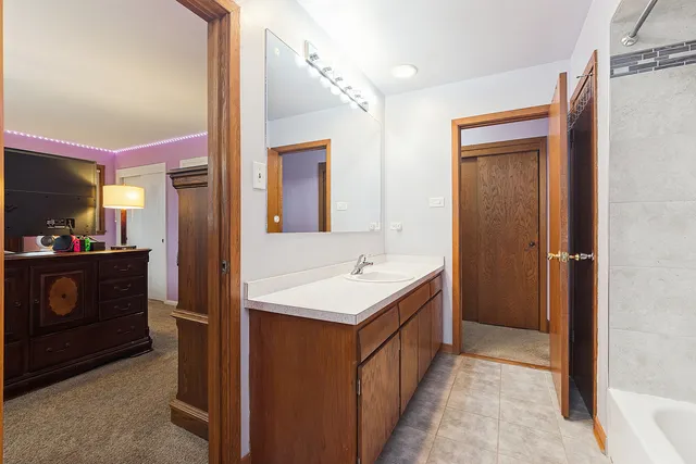 $353,900 | 10657 Laramie Avenue, Oak Lawn, IL 60453