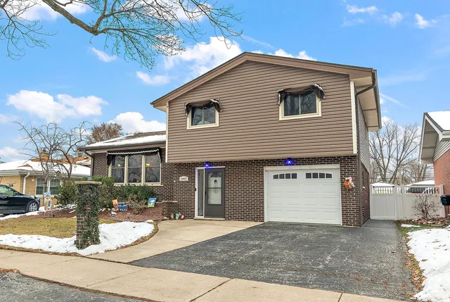 $353,900 | 10657 Laramie Avenue, Oak Lawn, IL 60453