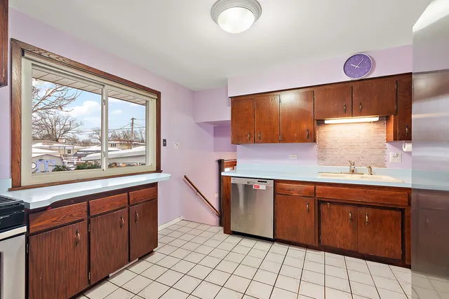 $353,900 | 10657 Laramie Avenue, Oak Lawn, IL 60453