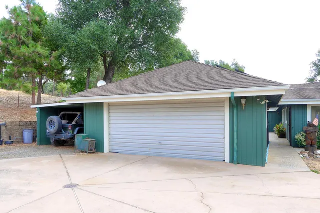 a view of a house with a garage