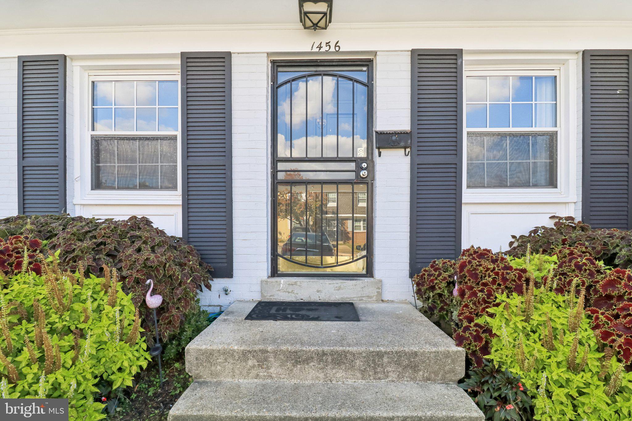 1456 Potomac Heights Drive, Unit 145 Fort Washington, MD 20744 - Photo 4 of 50 a front view of a house